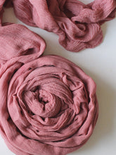 Load image into Gallery viewer, Old rose gauze runner