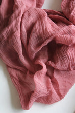 Load image into Gallery viewer, Old rose gauze runner
