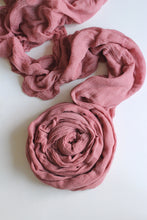 Load image into Gallery viewer, Old rose gauze runner