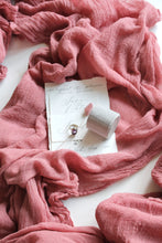 Load image into Gallery viewer, Old rose gauze runner