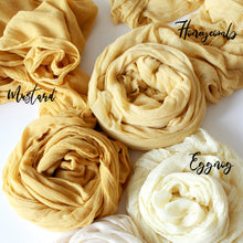 Load image into Gallery viewer, Eggnog yellow gauze runner